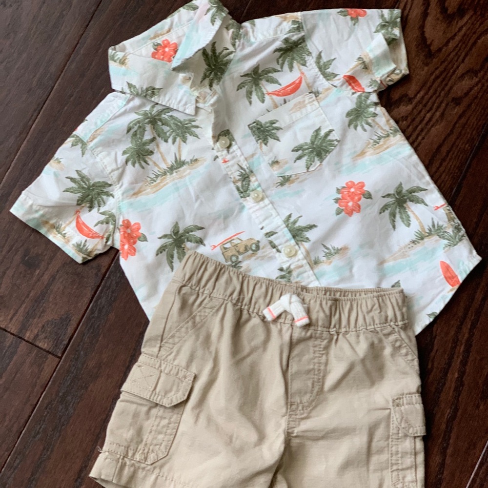 Carter’s shorts and shirt  size 12 months.